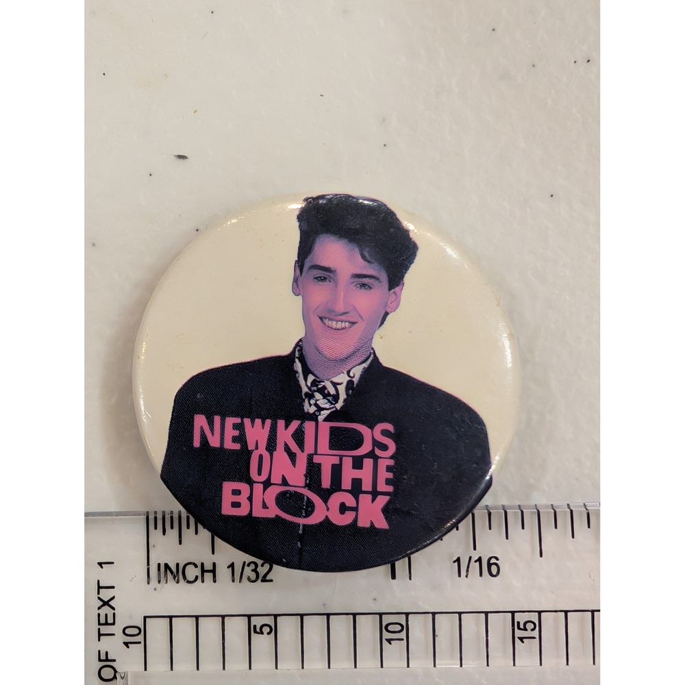 Vintage New Kids On The Block NKOTB Jonathan Knight Pinback Button 1.375" 1989‎ - Picture 2 of 4